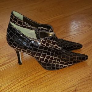Carole Little Leather pumps